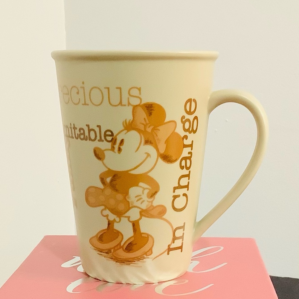 🌺 3 For $40 Disney Minnie Mouse Beige Words Artwork Cup